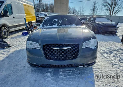 2017 Chrysler 300 S из США, поврежденный, VIN 2C3CCAGG2HH637769